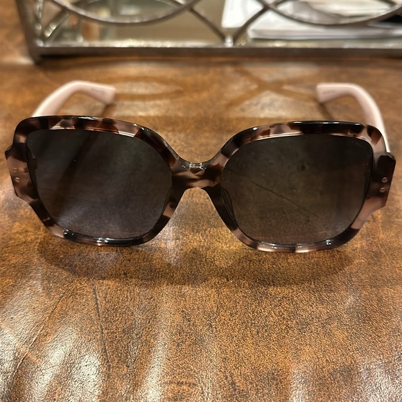 Lady Dior Studs 5F Blush/Tortoise - Picture 2 of 5